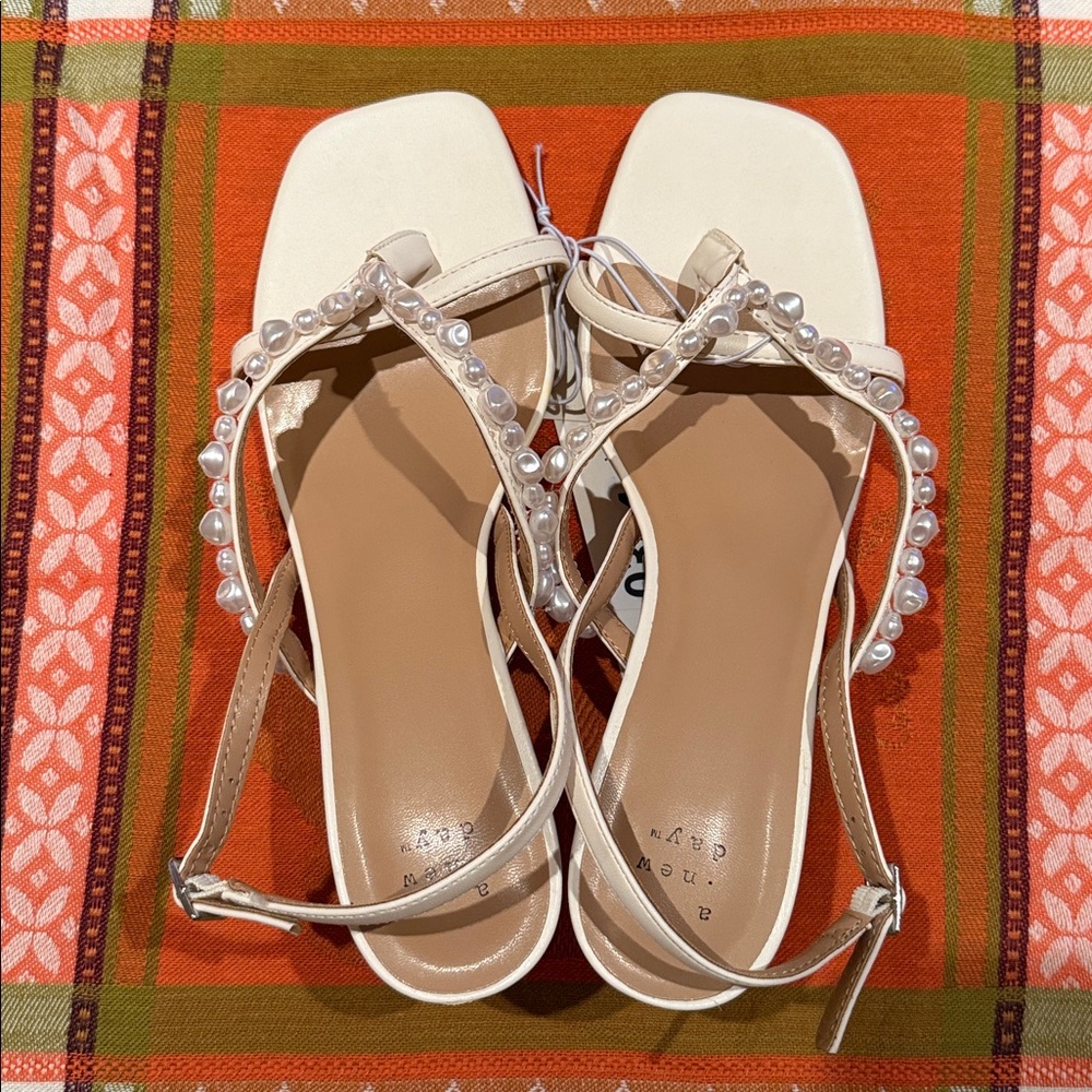 Women's Ivory Sandals sz 8.5 NWT